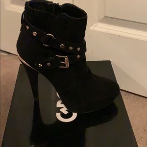 Guess Deeka ankle boots